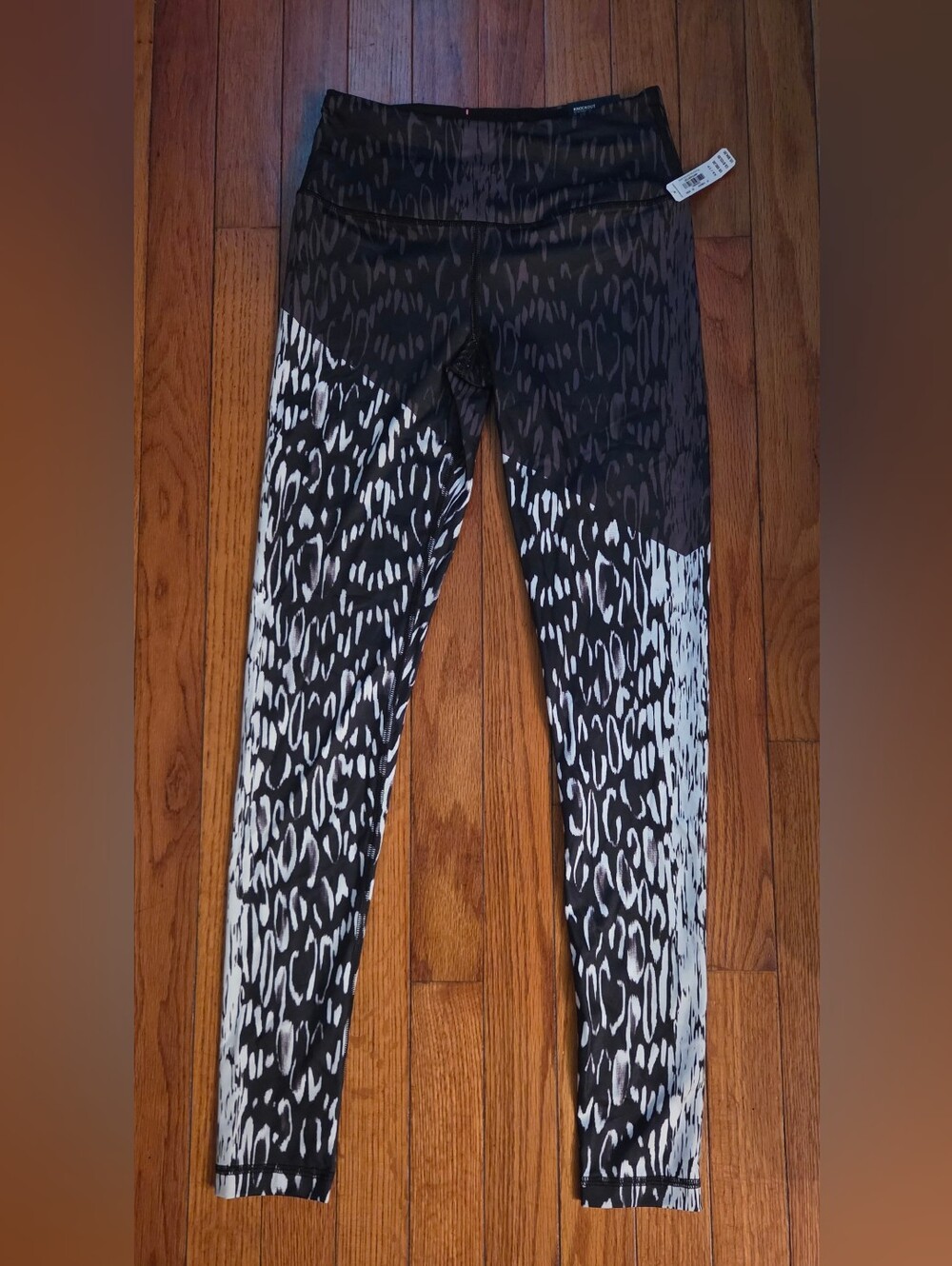 NWT Victoria's Secret VSX Knockout Tight Leggings Leopard Print Black Whi